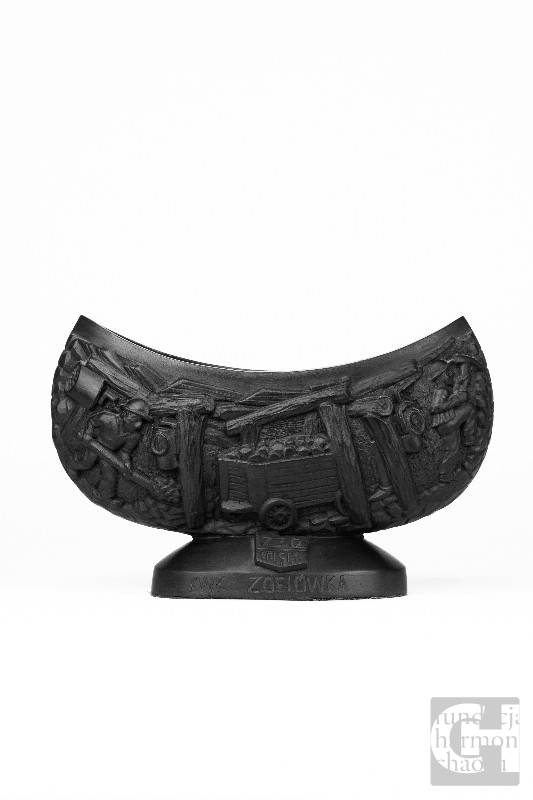 Łódka, grafit, wys. 15 cm, wyk. Jarosław Namniestnik, własność prywatna, fot. Maciej Kanik
