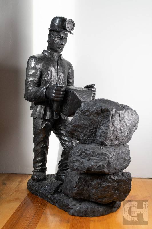 Wiertacz, grafit, węgiel, wys. 70 cm, wyk. Jarosław Namniestnik, własność prywatna, fot. Aneta Czarnocka-Kanik