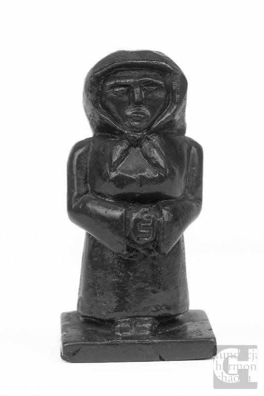 Baba, grafit, wys. 10 cm, wyk. Jerzy Soremski, własność prywatna, fot. Maciej Kanik