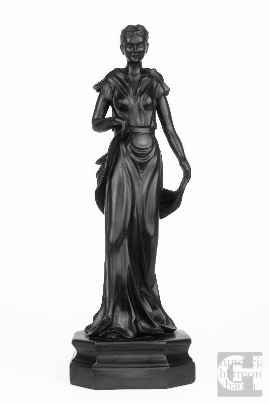 Kobieta, grafit, wys. 45 cm, wyk. Marek Mocko, własność prywatna, fot. Maciej Kanik