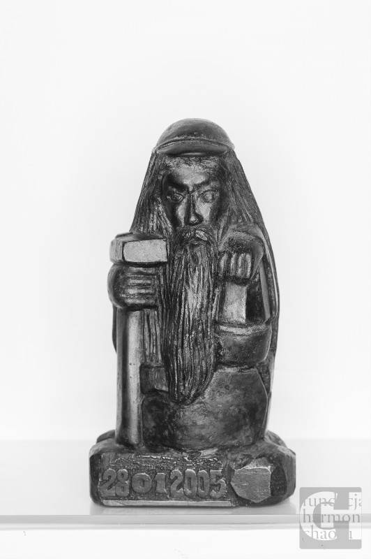 Skarbnik, grafit, wys. 21 cm, wyk. Marian Grzegoszczyk, własność prywatna, fot. Aneta Czarnocka-Kanik