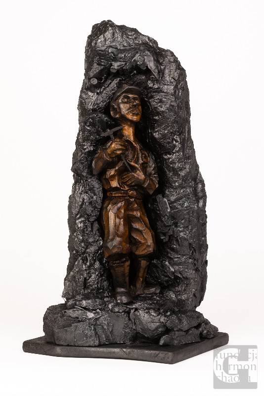 Górnik, węgiel, drewno, wys. 46 cm, wyk. Robert Nowak, własność MOK-GHM w Jastrzębiu-Zdroju, fot. Maciej Kanik