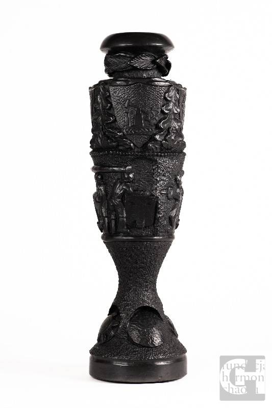 Wazon, grafit, wys. 75 cm, wyk. Ryszard Trybulski, własność MOK-GHM w Jastrzębiu-Zdroju, fot. Maciej Kanik