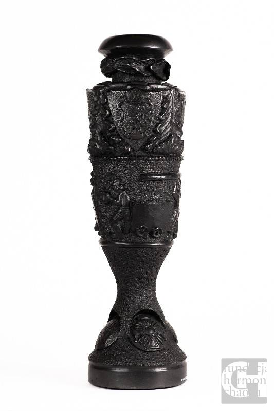 Wazon, grafit, wys. 75 cm, wyk. Ryszard Trybulski, własność MOK-GHM w Jastrzębiu-Zdroju, fot. Maciej Kanik