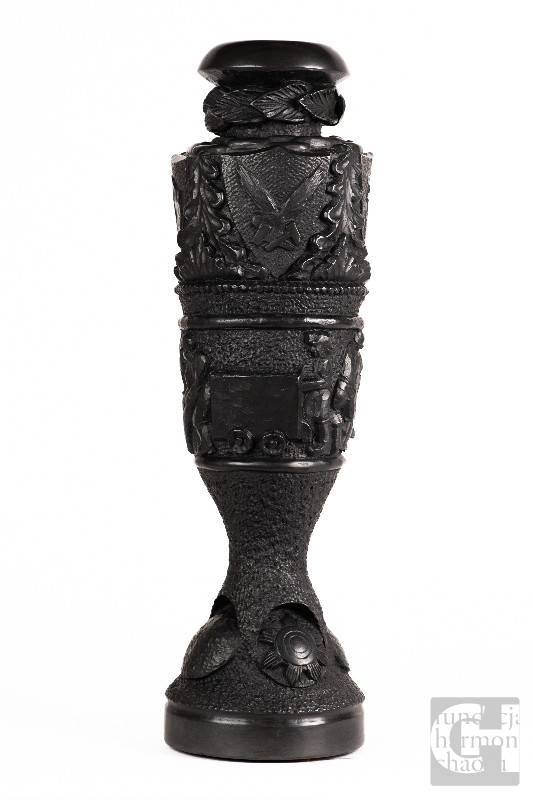 Wazon, grafit, wys. 75 cm, wyk. Ryszard Trybulski, własność MOK-GHM w Jastrzębiu-Zdroju, fot. Maciej Kanik