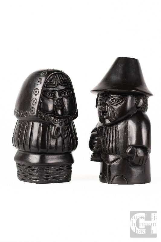 Baba i Dziad, grafit, wys. 17-20 cm, wyk. Teresa Makara, własność prywatna, fot. Maciej Kanik