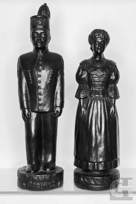 Śląska para, grafit, wys. 30-33 cm, wyk. Teresa Makara, własność prywatna, fot. Aneta Czarnocka-Kanik