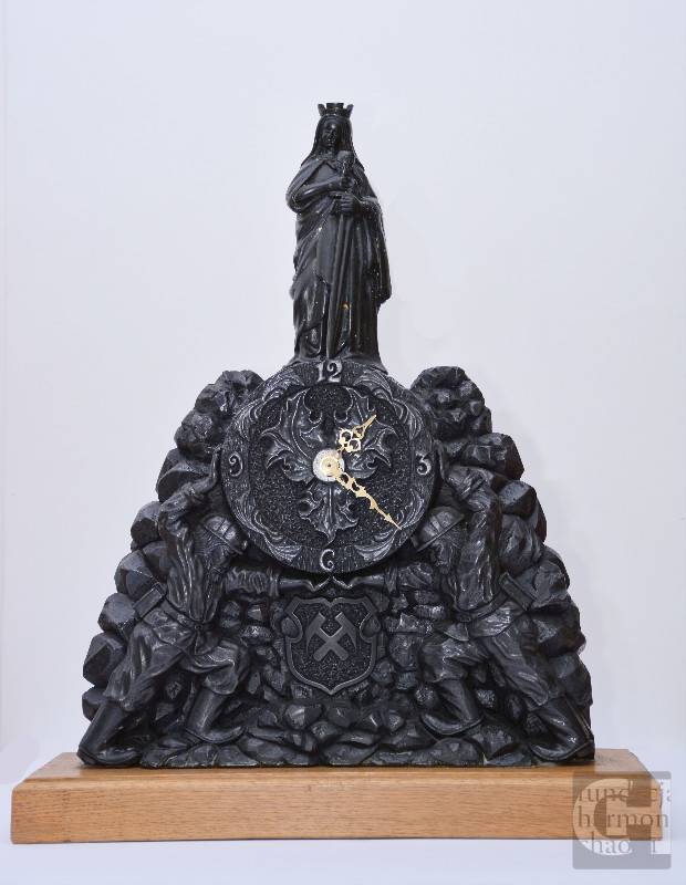 Zegar ze św. Barbarą, grafit, wys. 50 cm, wyk. Bogdan Krauze, własność MOK-GHM w Jastrzębiu-Zdroju, fot. Piotr Łuczak